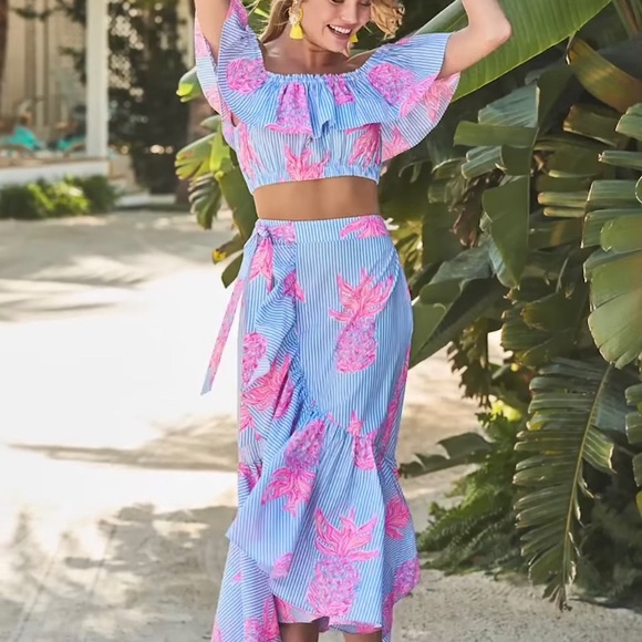 ISO: Lilly Pulitzer Larissa Set Size 6 - Picture 10 of 10